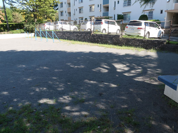 敷地内には公園がございます