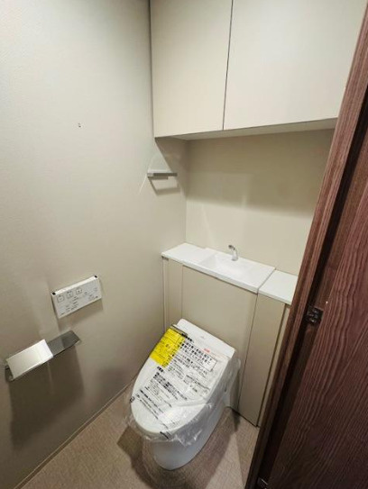 シエリアタワー大阪堀江のトイレ|収納スペースを備えた使い勝手の良いトイレです。