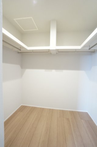 半田市乙川向田町　4号棟の収納|たっぷり収納可能なウオークインクローゼット！