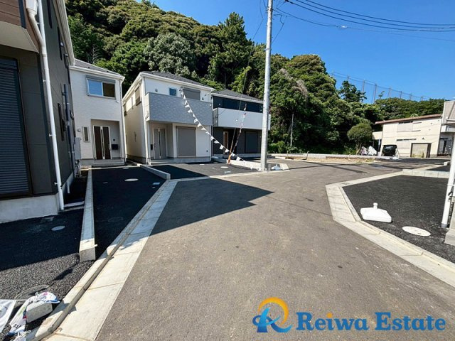 新築戸建　藤沢市城南2丁目の前面道路含む現地写真