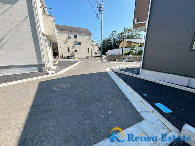 新築戸建　藤沢市城南2丁目の前面道路含む現地写真