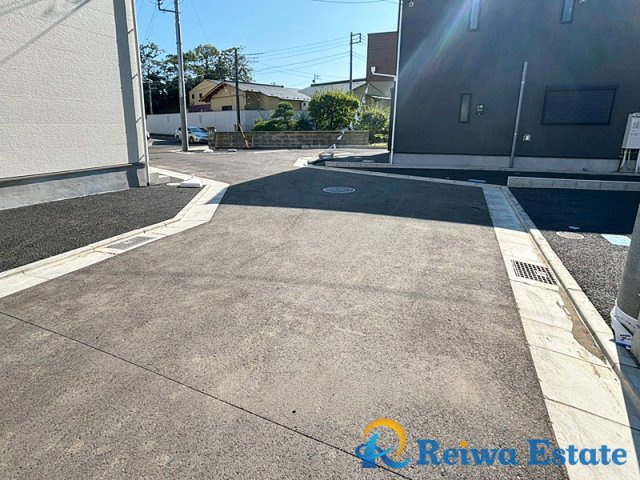 新築戸建　藤沢市城南2丁目の前面道路含む現地写真