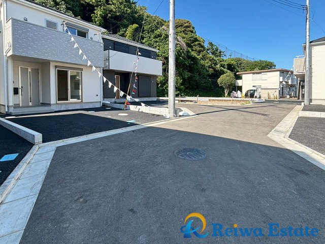 新築戸建　藤沢市城南2丁目の前面道路含む現地写真