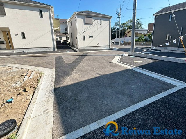 新築戸建　藤沢市城南2丁目の前面道路含む現地写真