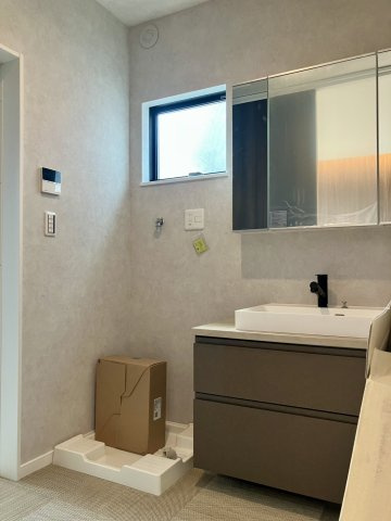 鶴見区緑三丁目新築戸建の独立洗面台