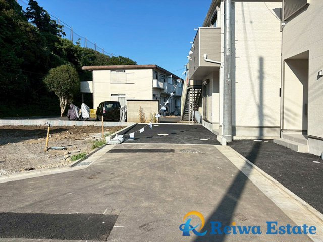 新築戸建　藤沢市城南2丁目の前面道路含む現地写真