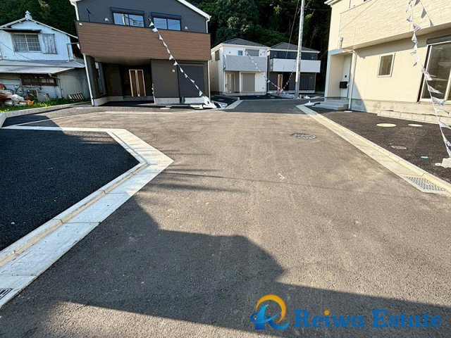 新築戸建　藤沢市城南2丁目の前面道路含む現地写真