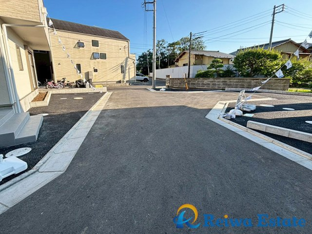 新築戸建　藤沢市城南2丁目の前面道路含む現地写真