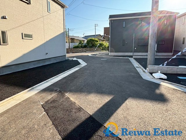新築戸建　藤沢市城南2丁目の前面道路含む現地写真