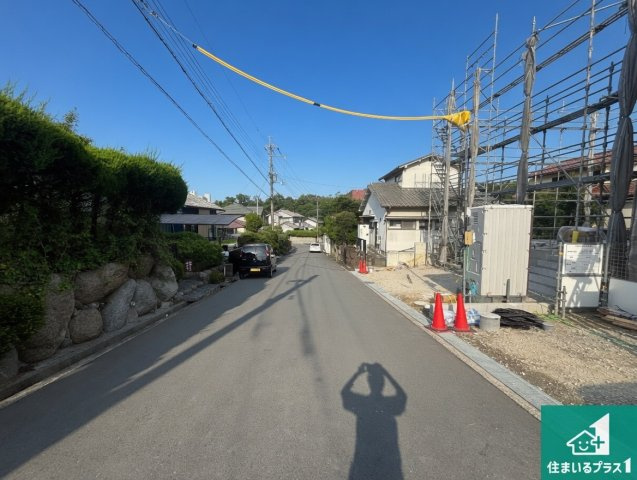 堺市南区赤坂台　第10期　新築一戸建ての前面道路含む現地写真|周辺は落ち着いた街並みの住宅地！子育てがしやすい住環境です！まだ未完成ですが、現地でしかわからない事もございます。是非一度ご覧ください。