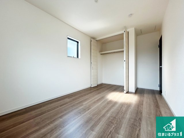 堺市南区赤坂台　第10期　新築一戸建ての洋室|シンプルな洋室は、自分好みのインテリアが楽しめます♪ご家族とインテリアや家具を選びに行くのは物件購入時の醍醐味の一つです。ぜひお楽しみください♪