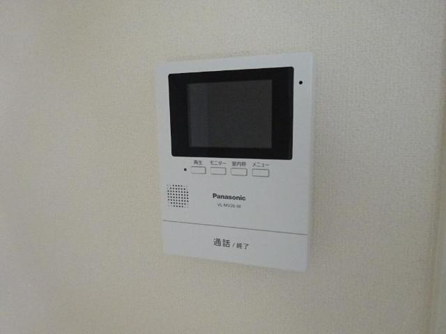 オーヴェスト　アカシの内装|カメラ付インターホン