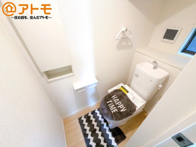 【トイレ】 | 沼津市本郷町第4　新築一戸建て　1号棟 | 窓があり換気もすぐにできる、清潔感のあるトイレです♪
