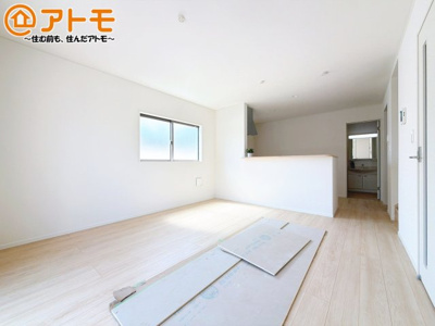 【居間・リビング】 | 沼津市本郷町第4　新築一戸建て　1号棟 | 家族団らんのイメージは、リビングを思い浮かべませんか？リビングこそ広々とした空間が良いですね♪