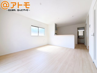 【居間・リビング】 | 沼津市本郷町第4　新築一戸建て　1号棟 | 家族団らんのイメージは、リビングを思い浮かべませんか？リビングこそ広々とした空間が良いですね♪