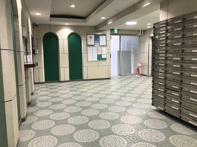 与力町スカイハイツのロビー
