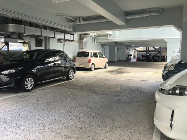 与力町スカイハイツの駐車場