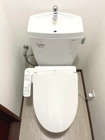 東中浜2丁目戸建のトイレ