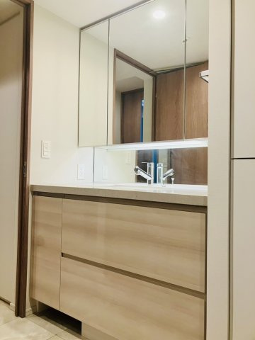 BrilliaTower堂島の独立洗面台