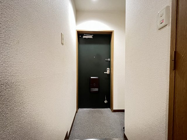 メゾンルミネの玄関