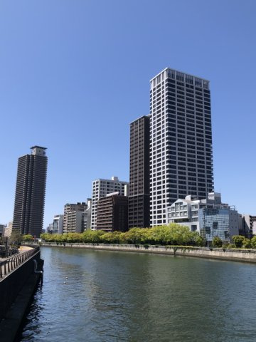 クレヴィアタワー中之島の外観