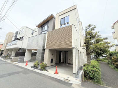 【外観】 | 【仲介手数料４８０万円が無料！】■駅５分■リビング前の広いバルコニー■屋上の開放感 | 春の特別キャンペーン！
日本一の家計応援サービスに挑戦中！
詳細は「諸費用」欄をご確認下さい！
■千歳船橋駅５分
■広いリビング前のバルコニー
■広いルーフバルコニーの開放感