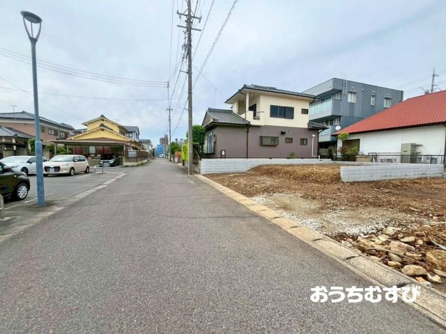 小牧市中央第4(全2棟)の前面道路含む現地写真