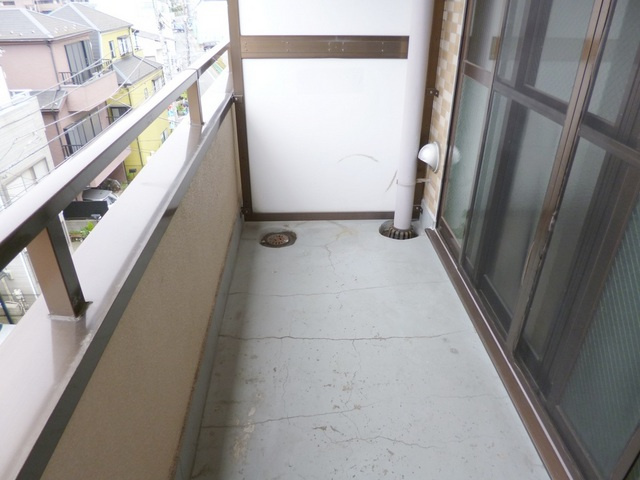 ピュアパルムのバルコニー|南向きで洗濯物も良く乾きますよ。