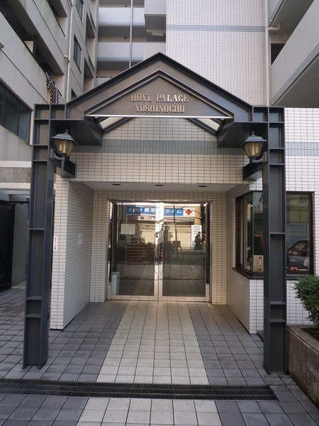 ホーユウパレス吉野町のエントランス