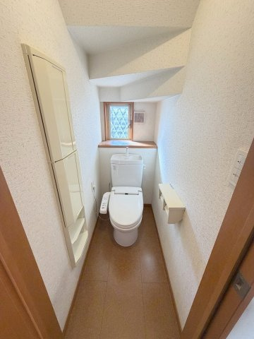 三郷市彦沢1丁目　中古戸建のトイレ|1階のトイレです