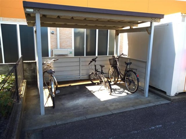 レオパレス高岡のその他|屋根付き駐輪場