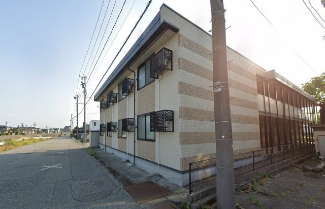 レオパレス高岡の外観