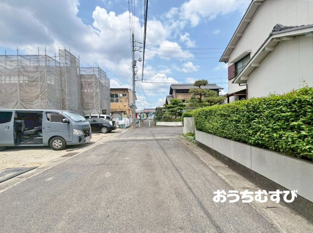 小牧市中央第3(全4棟)の前面道路含む現地写真