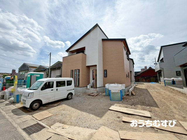 小牧市中央第3(全4棟)の前面道路含む現地写真