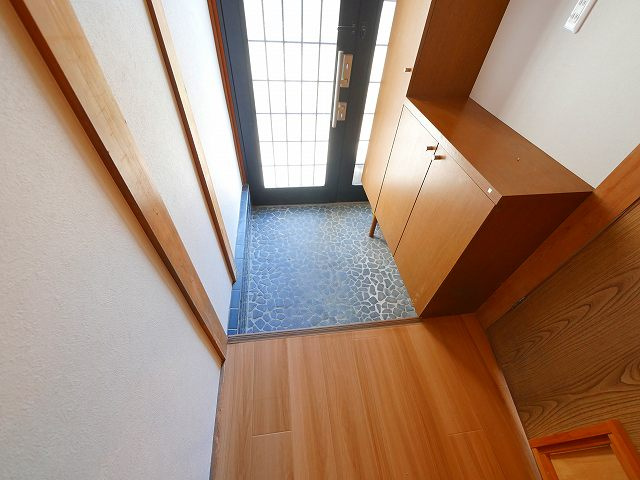 小明町戸建の玄関