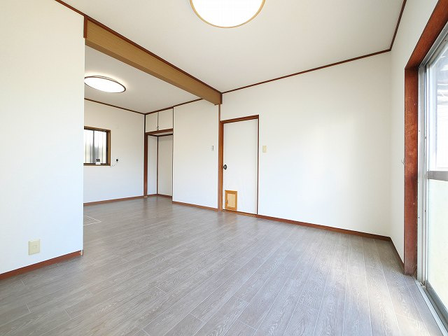 小明町戸建の居間・リビング
