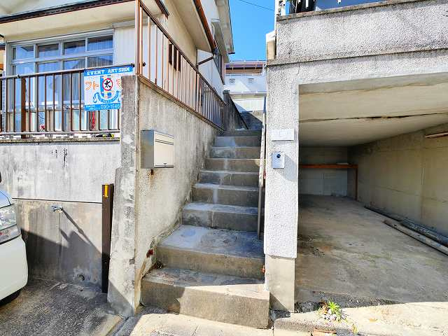 小明町戸建の玄関