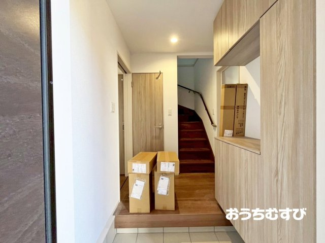 小牧市中央第3(全4棟)の玄関