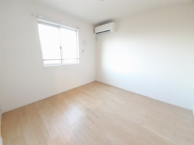 ＧＲＡＣＥ　Ｂの内装|明るい室内です