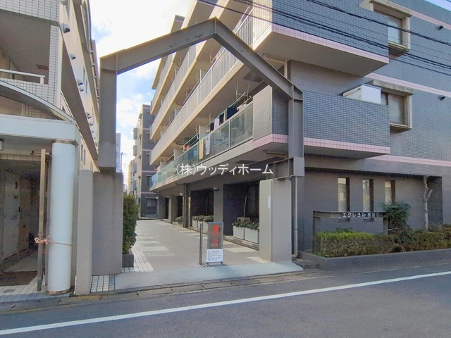 エクレール南越谷　中古マンションのエントランス