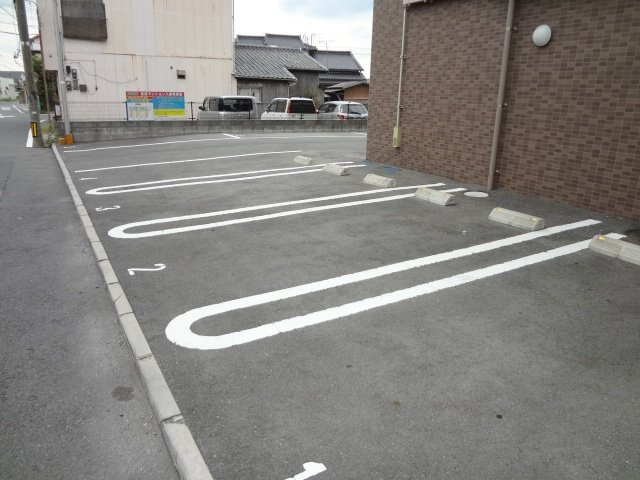 QM壱番館の駐車場|駐車場に車を止められます