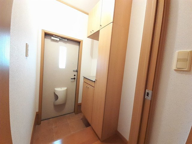 【玄関】 | ウエストヒル・ウィズ | 収納もある玄関です