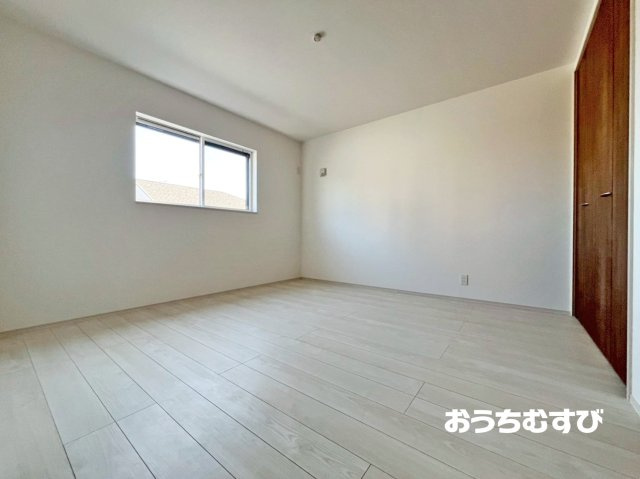 小牧市中央第3(全4棟)の洋室