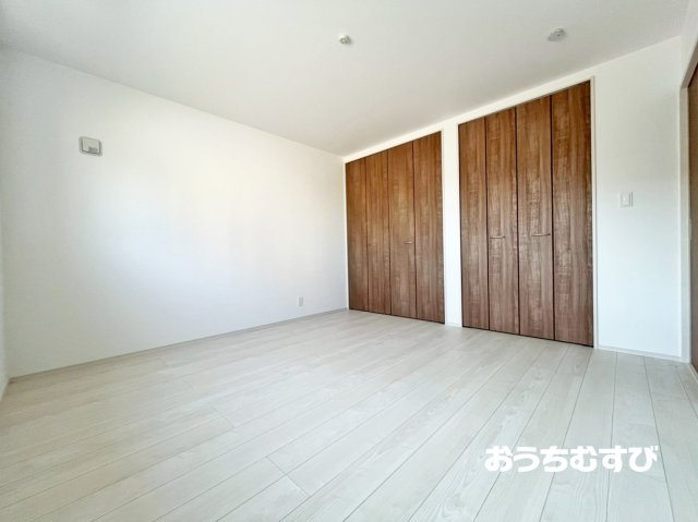 小牧市中央第3(全4棟)の洋室