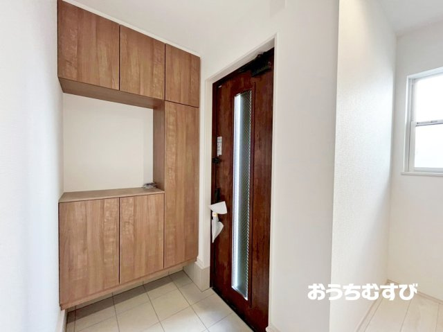小牧市中央第3(全4棟)の玄関