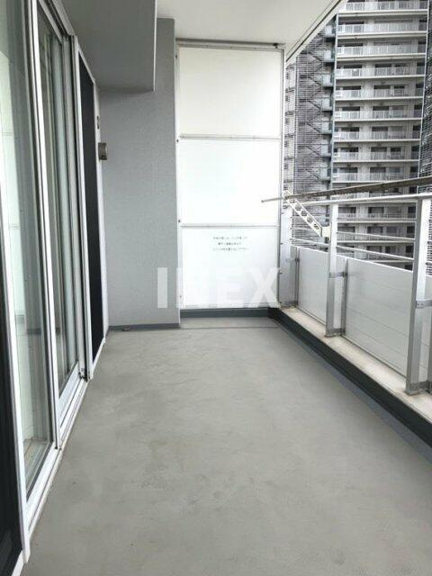 横浜市神奈川区橋本町２丁目の賃貸マンションのバルコニー