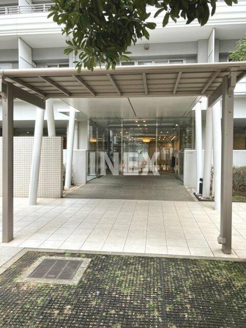 横浜市神奈川区橋本町２丁目の賃貸マンションのエントランス
