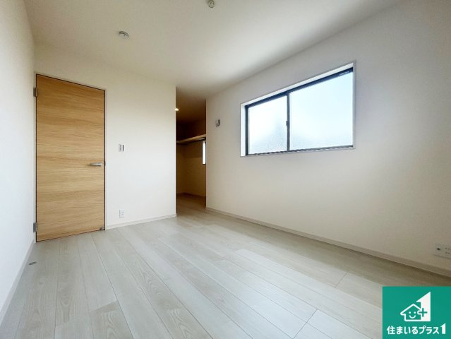 堺市南区赤坂台　第10期　新築一戸建ての洋室|シンプルな洋室は、自分好みのインテリアが楽しめます♪ご家族とインテリアや家具を選びに行くのは入居時の醍醐味の一つです。ぜひお楽しみください♪