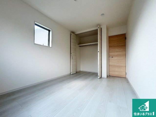 堺市南区赤坂台　第10期　新築一戸建ての洋室|シンプルな洋室は、自分好みのインテリアが楽しめます♪ご家族とインテリアや家具を選びに行くのは物件購入時の醍醐味の一つです。ぜひお楽しみください♪