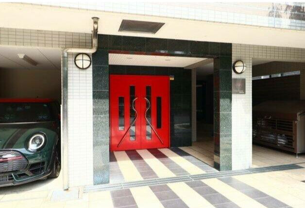 中野区江原町２丁目の賃貸マンションのエントランス
